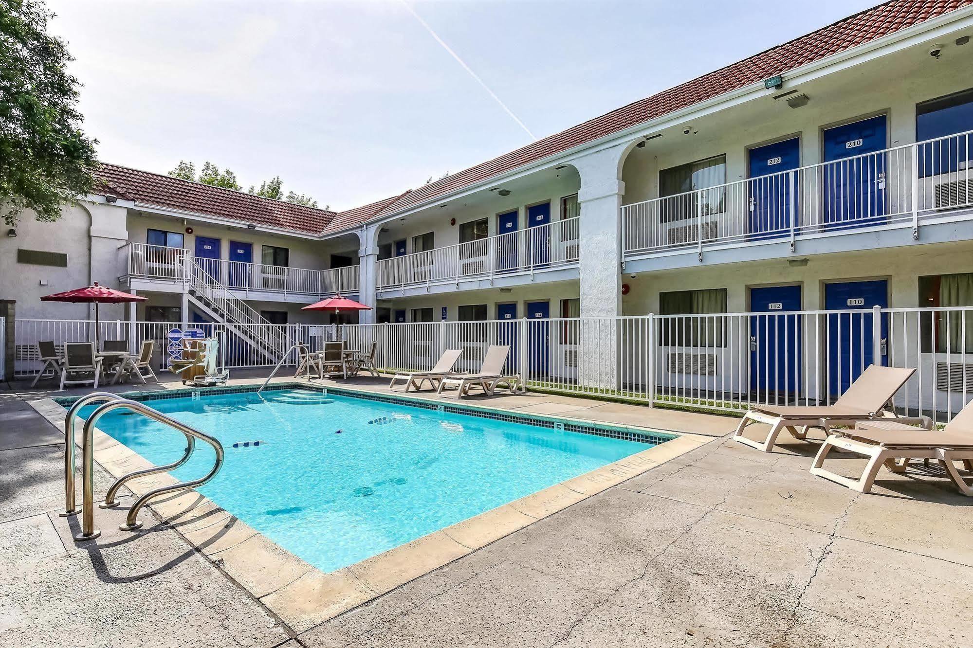 Motel 6-Pinole, Ca Buitenkant foto